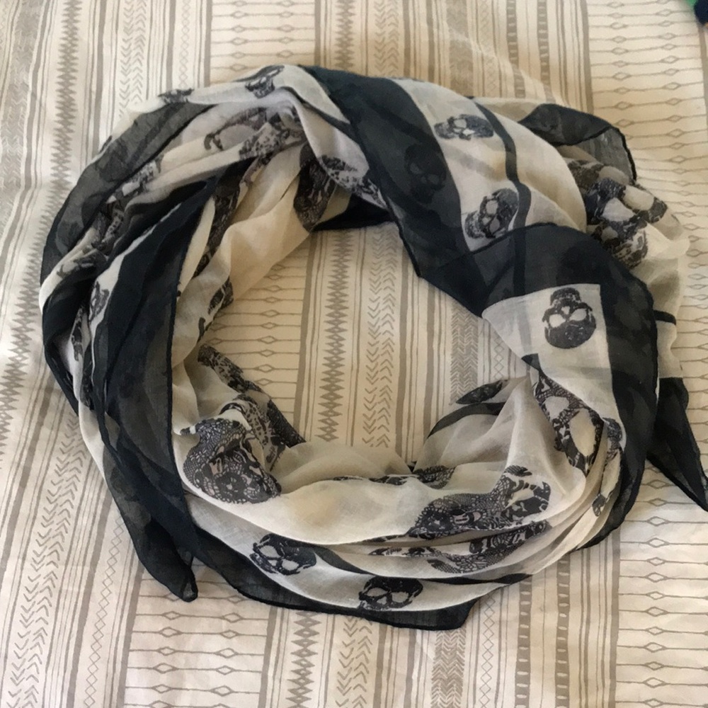 Skull pattern scarf